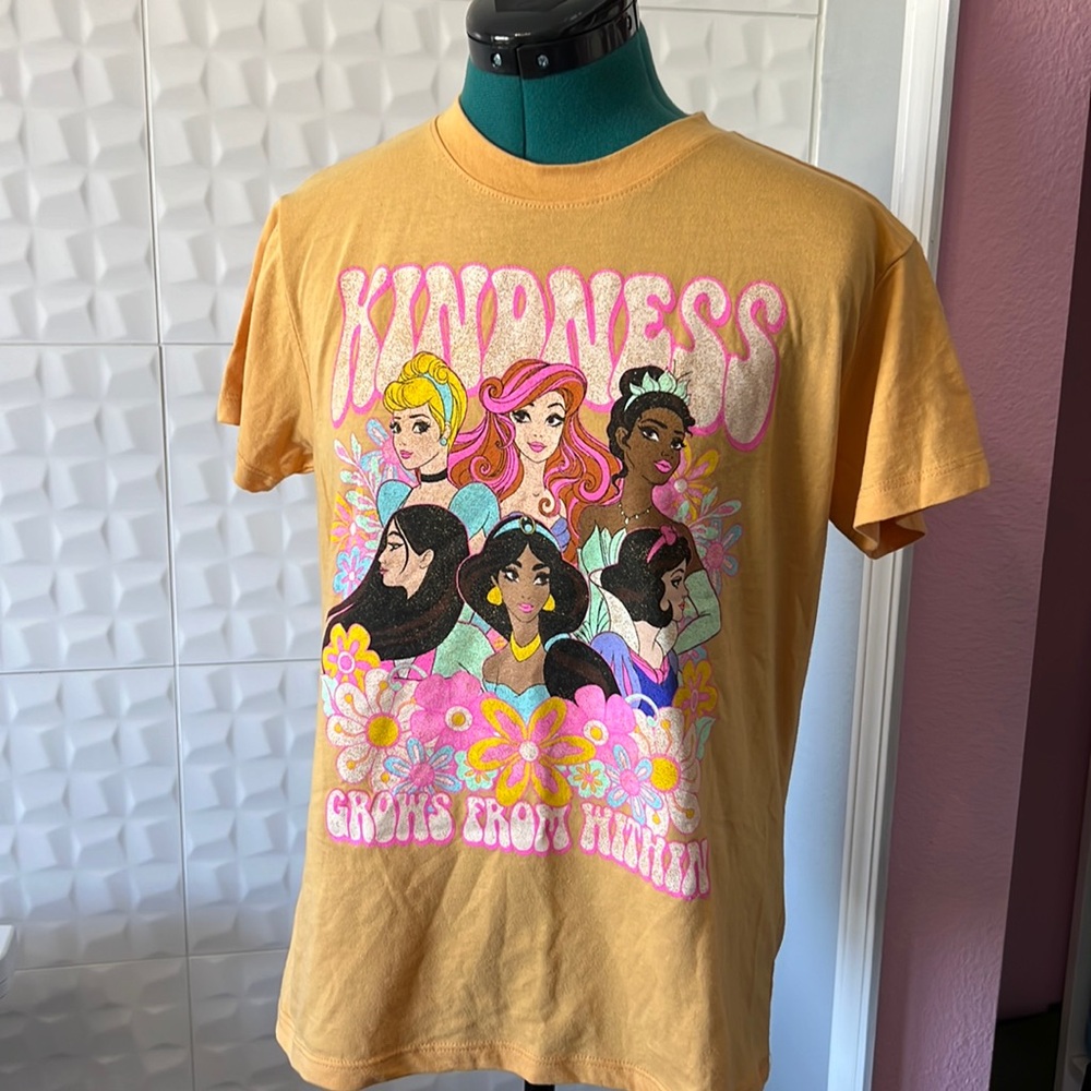 Disney princess t-shirt w/ Tiana, Ariel, Cinderella, Mulan, Jasmin & Snow White